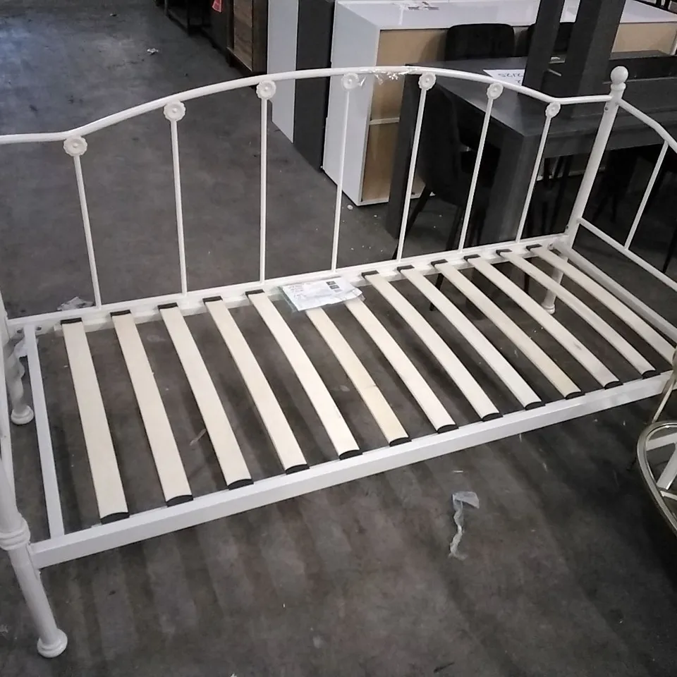 SMALL SINGLE WOOD DAYBED IVORY