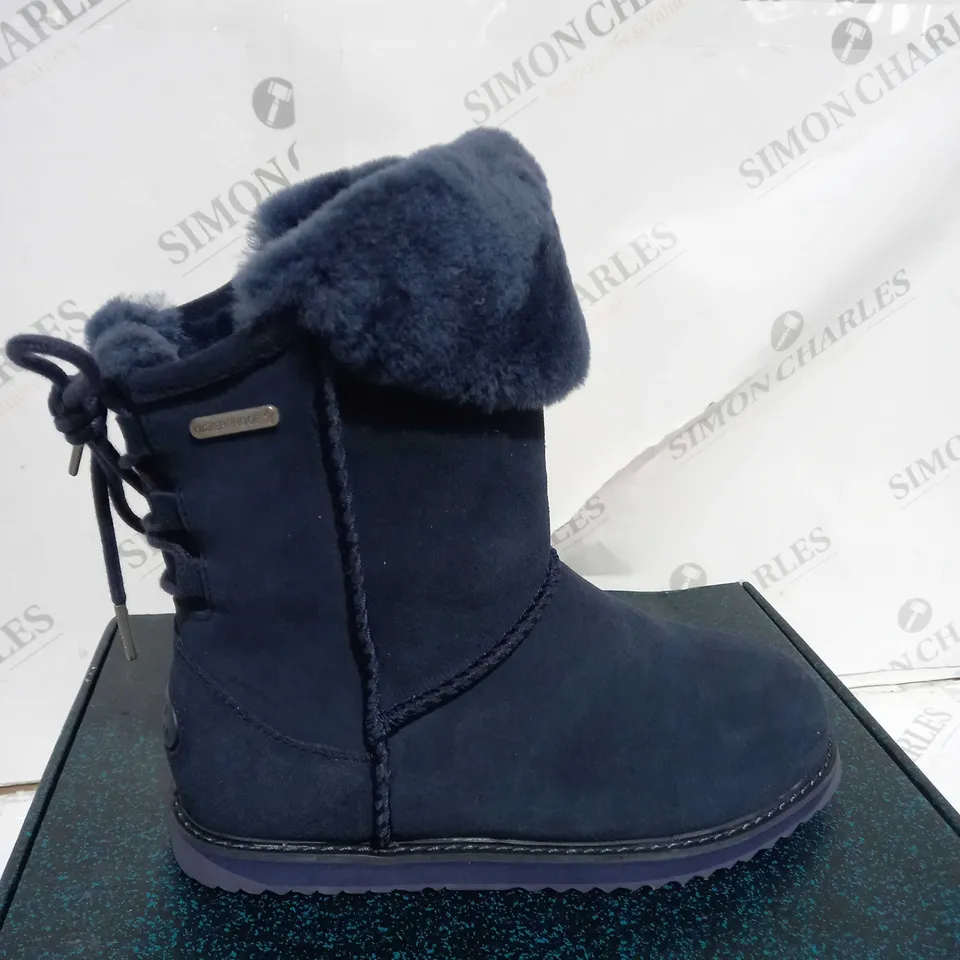 BOXED PAIR OF EMU AUSTRALIA BIRDWOOD BOOTS MIDNIGHT SIZE 4