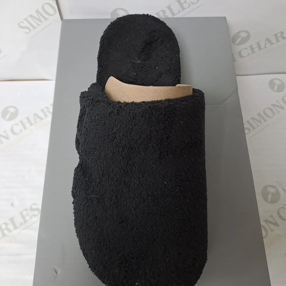 VIONIC BOXED BLACK SLIPPERS SIZE 5