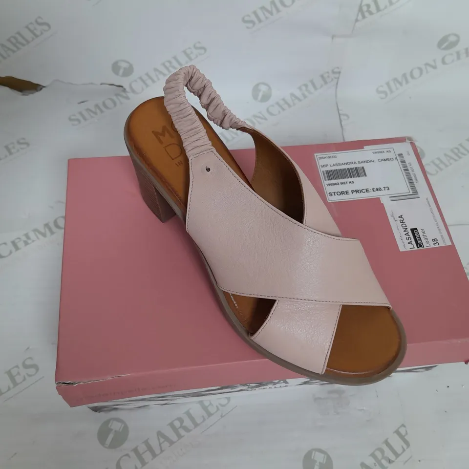 UNBOXED PAIR OF MODA IN PELLE LASSANDRA SANDAL PINK SIZE 5