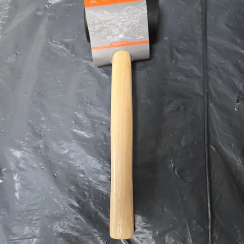 REGATTA CAMPING MALLET WITH PEG EXTRACTOR