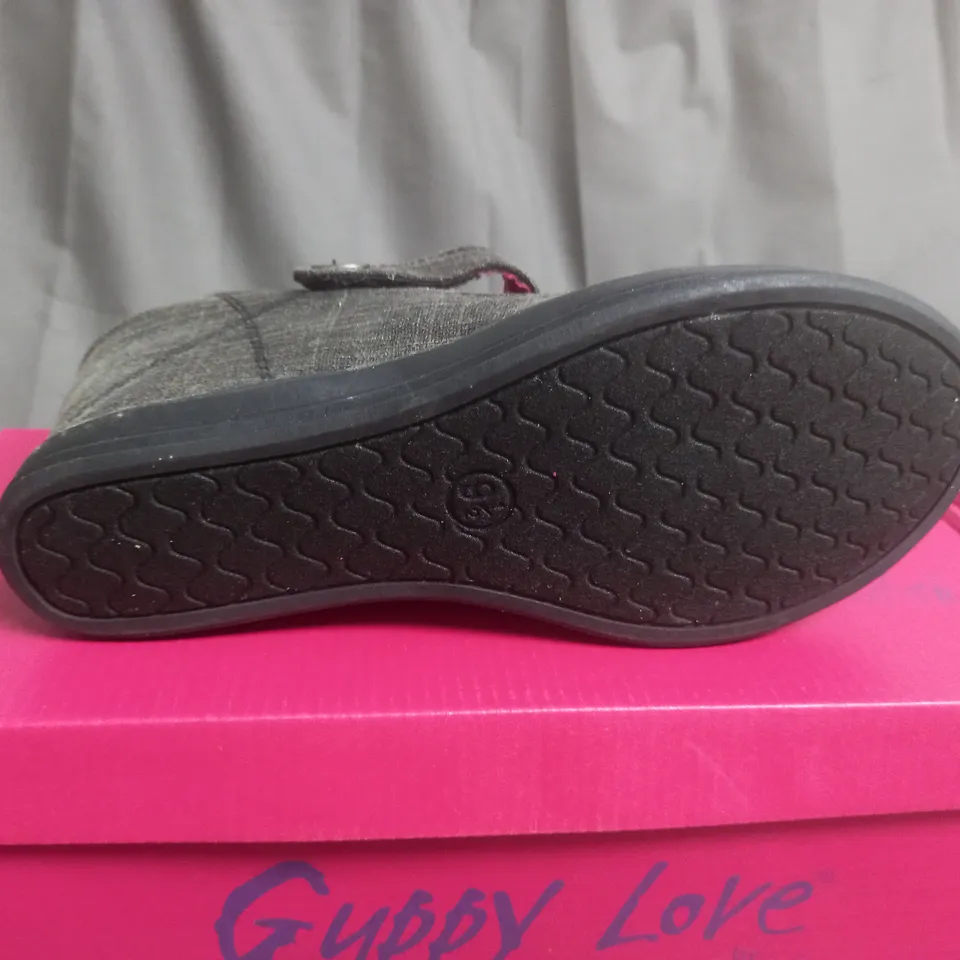 BOX OF APPROXIMATELY 12 BLACK  GUPPY LOVE BY BLOWFISH SHOES IN VARIOUS SIZES 