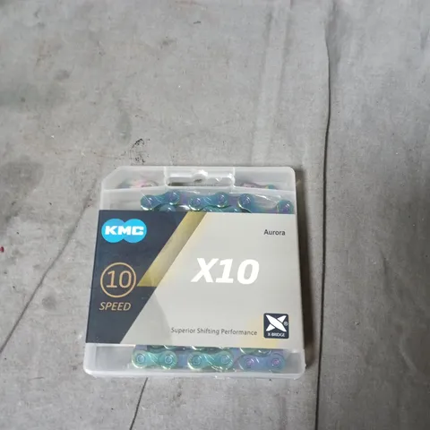 BOX OF APPROXIMATELY 10 ASSORTED AUTOMOTIVE ITEMS INCLUDING X10 BIKE CHAIN , WIRELESS CAR ADAPTER AND MAGNETIC WIRELESS CAR CHARGER