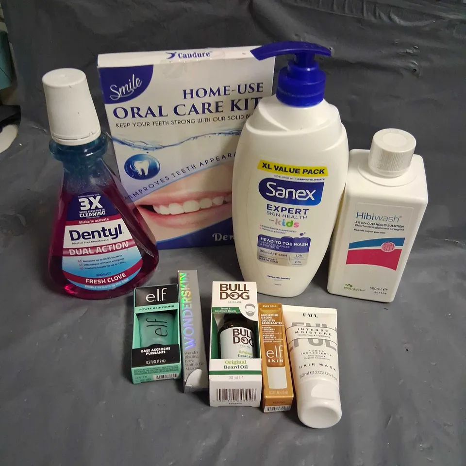 APPROXIMATELY 30 ASSORTED HEALTH AND BEAUTY PRODUCTS TO INCLUDE; SANEX, DENTYL, GRUUM AND BULL DOG