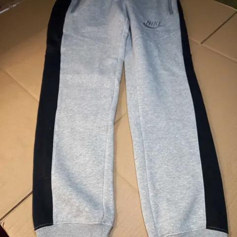 NIKE GREY MARL/LOGO JOGGERS - MEDIUM