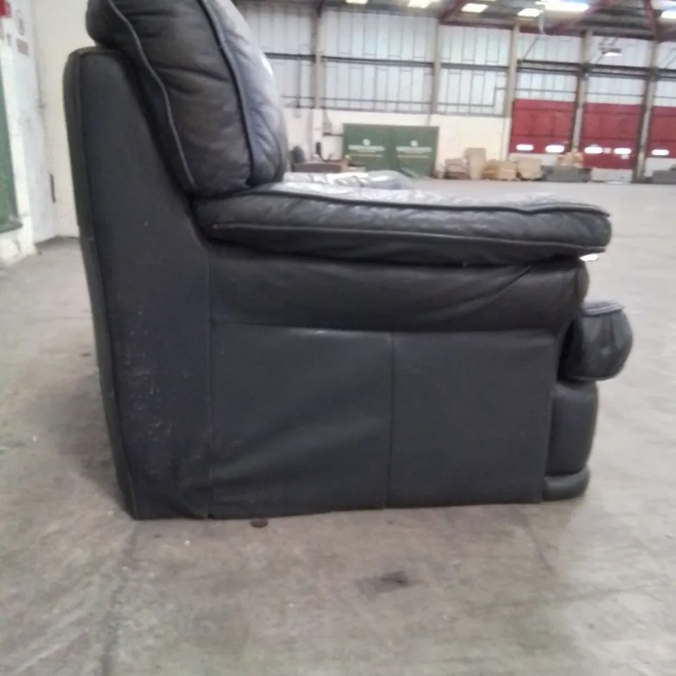 DESIGNER 2 SEATER LEATHER UPHOLSTERED SOFA 