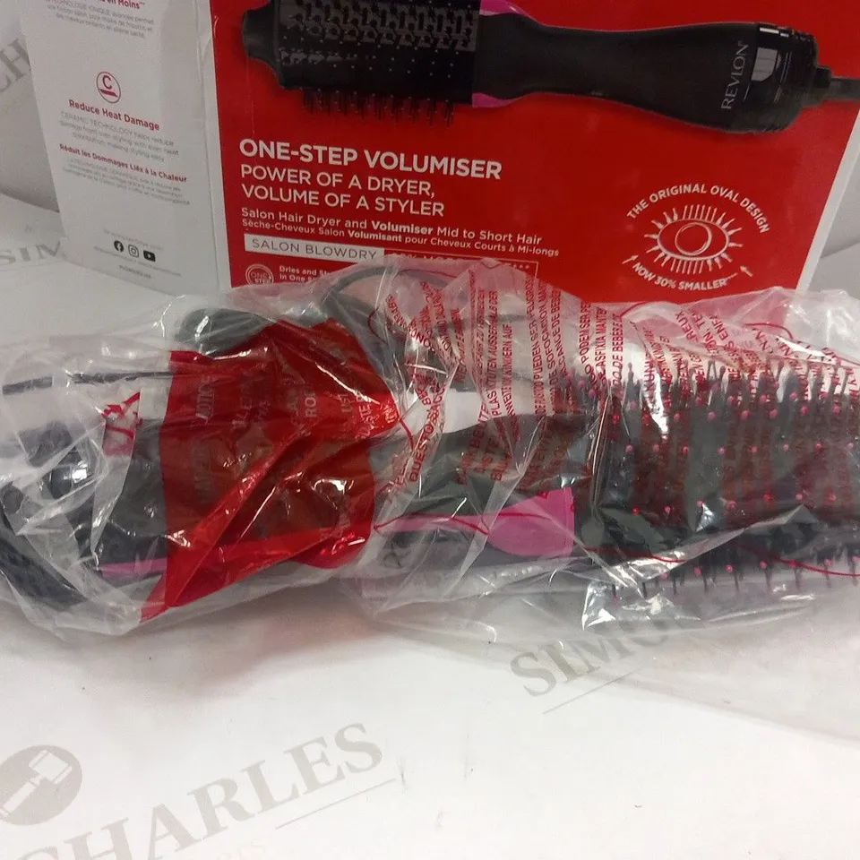 BOXED REVLON NEW SMALL BRUSH ONE STEP VOLUMISER