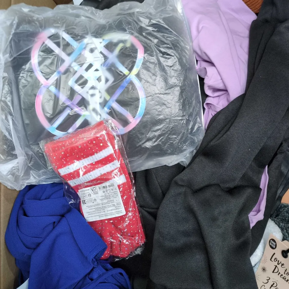 APPROXIMATELY 20 ASSORTED CLOTHING PRODUCTS IN VARIOUS STYLES & SIZES TO INCLUDE JUMPERS, T-SHIRTS, DRESSES ETC