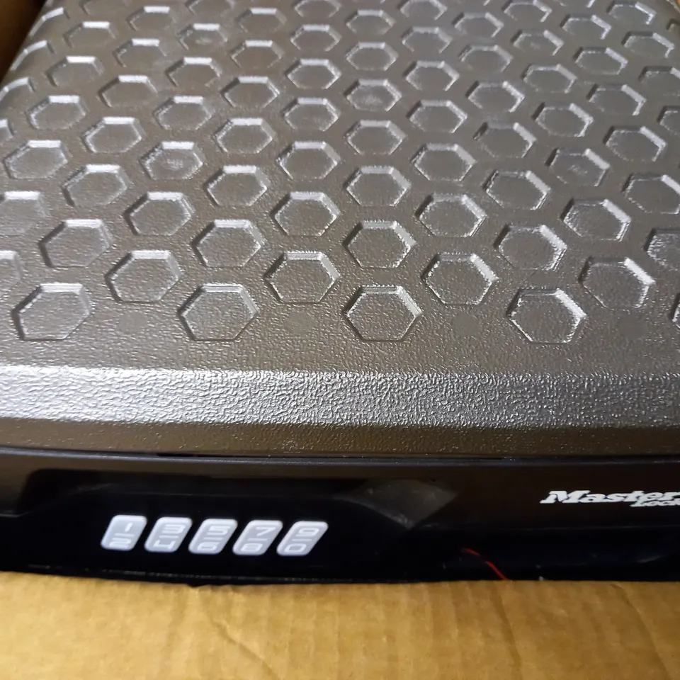 MASTER LOCK LARGE DIGITAL SECURITY CHEST