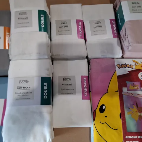 LOT OF APPROXIMATELY 35 ASSORTED BEDDING AND SOFT FURNISHING ITEMS TO INCLUDE DUVET AND SHEETS