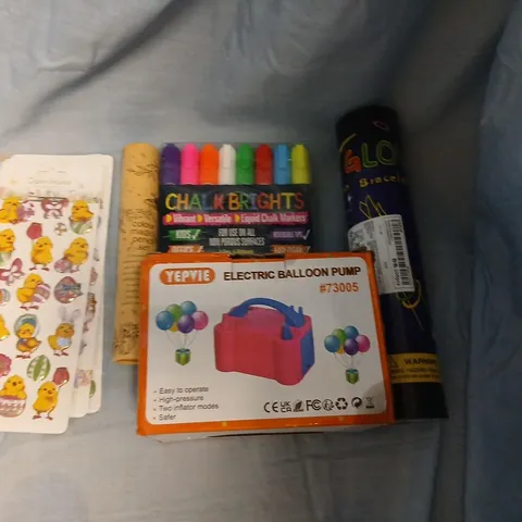 LARGE QUANTITY OF ASSORTED TOYS AND ACCESSORIES TO INCLUDE; YEPVIE ELECTRIC BALLOON PUMP, GLOW BRACELET, CHALK BRIGHTS AND COLOUR MAGICK PENCIL SET