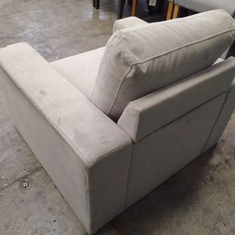 QUALITY DESIGNER ARMCHAIR - LIGHT GREY FABRIC 