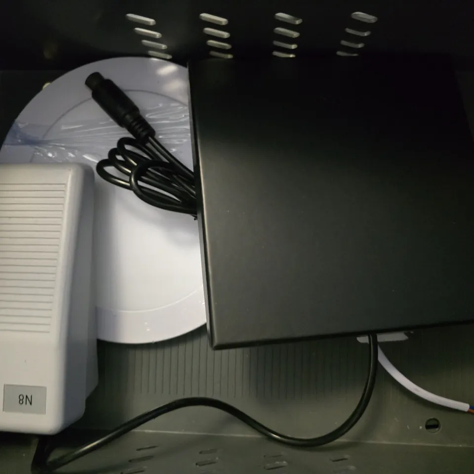 APPROXIMATELY 6 ASSORTED ITEMS TO INCLUDE -  HEATING VIBRADTION MASSAGE SHOULD PAD , POWER BANK ETC