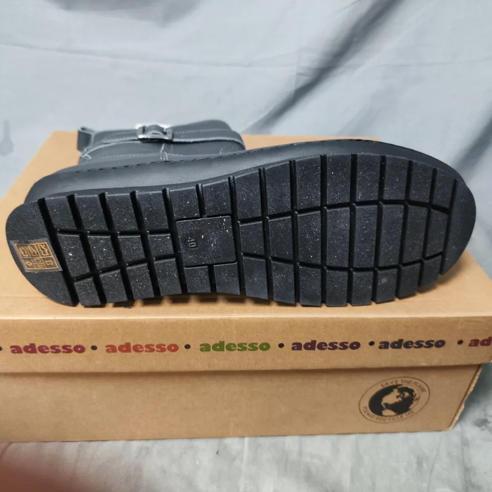 BOXED PAIR OF ADESSO WOMEN'S BLACK LEATHER ANKLE BOOTS WITH BUCKLE – SIZE 40