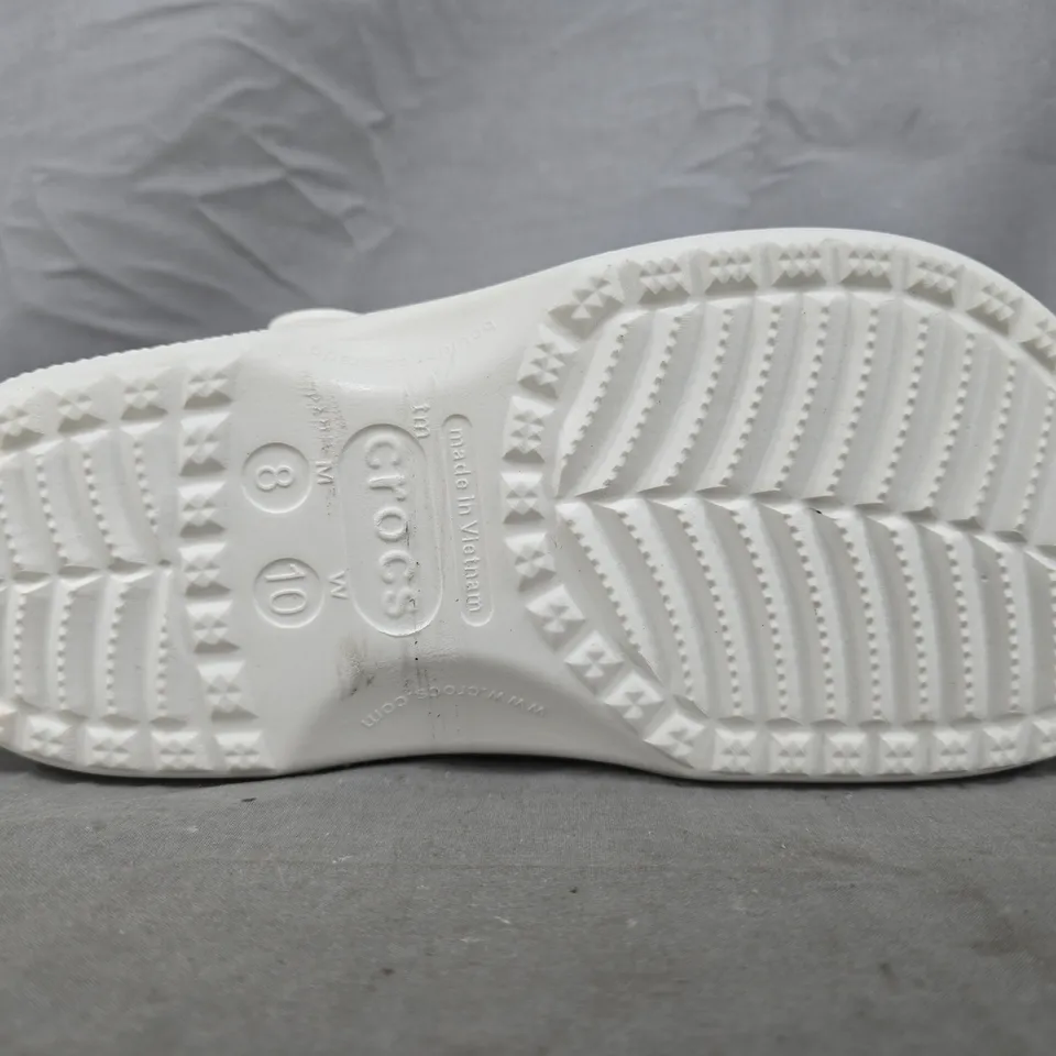 UNBOXED PAIR OF CROCS CLASSIC ALL TERRAIN CLOGS IN WHITE SIZE UK M7/W10