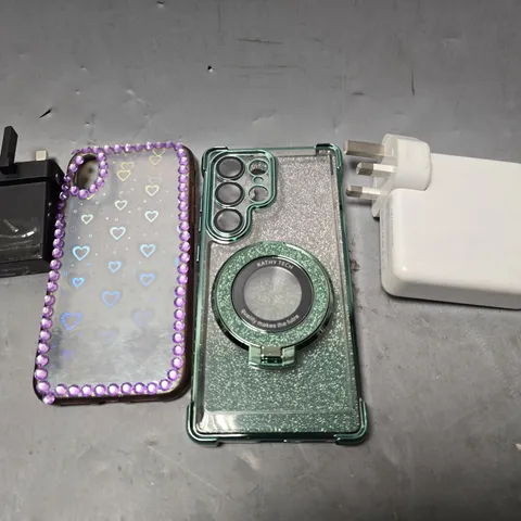 APPROXIMATELY 12 ASSORTED ITEMS TO INCLUDE - PHONE CASES , SONY USB PLUG SOCKET ETC