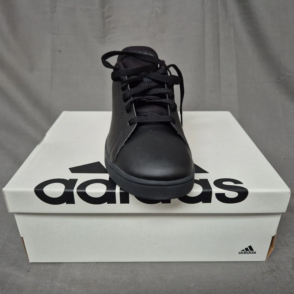 BOXED PAIR OF ADIDAS ADVANTAGE KID'S SHOES IN BLACK UK SIZE 6.5