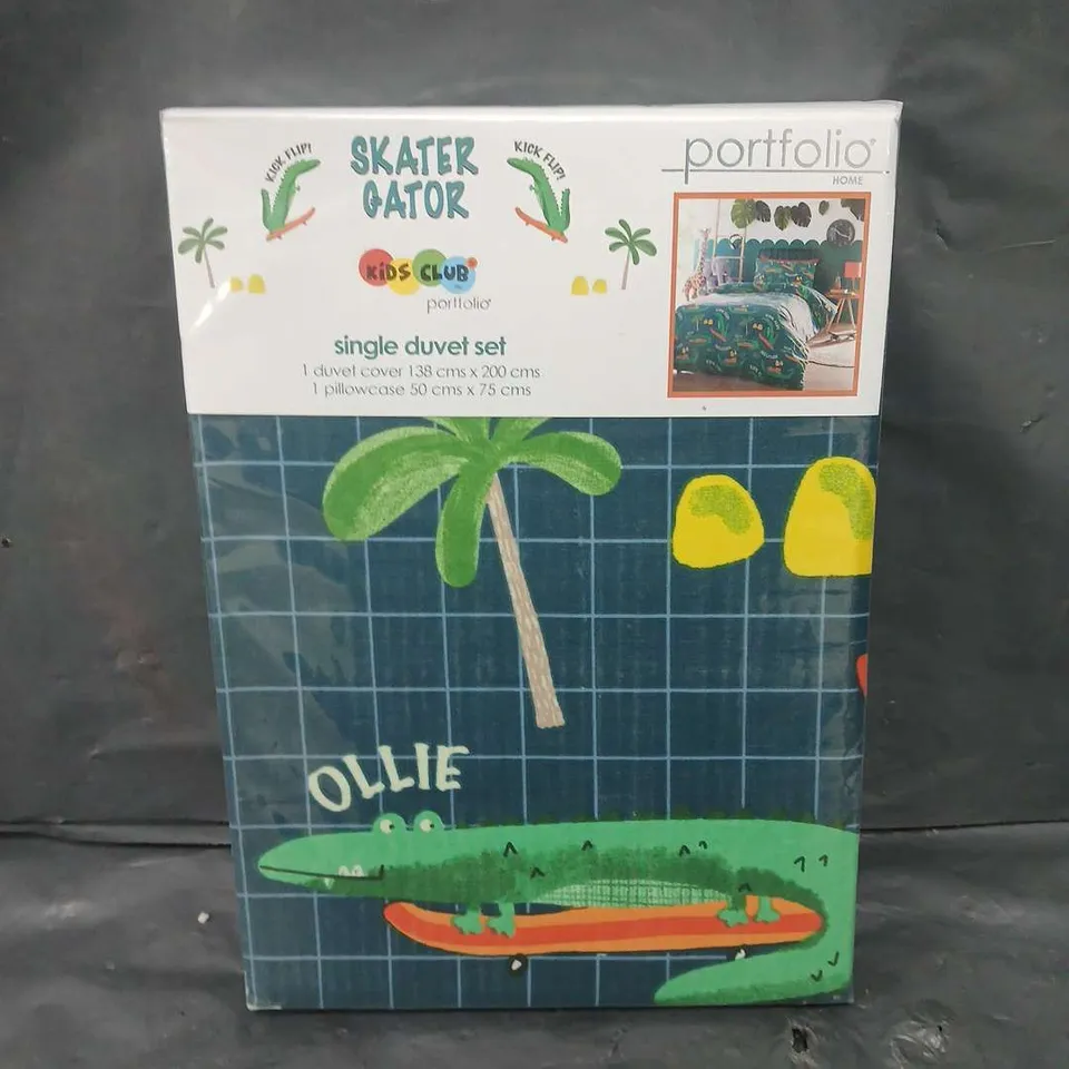 SEALED PORTFOLIO SKATER GATOR DUVET SET - SINGLE 