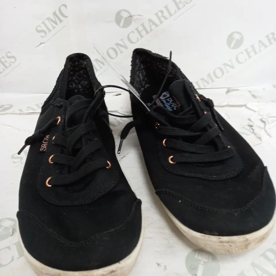 PAIR OF BOBS BY SKETCHERS WITE TRAINERS SIZE 6