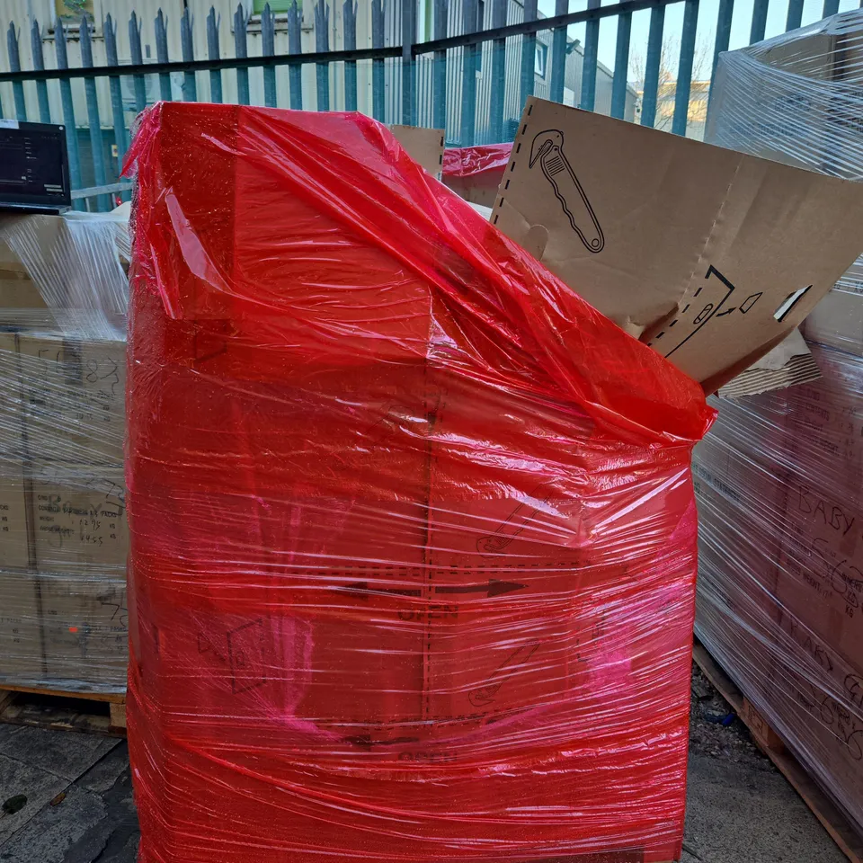 PALLET OF ASSORTED ITEMS TO INCLUDE BAMBOO BATH TRAY, CHAIR MATS AND BOXED FURNITURE