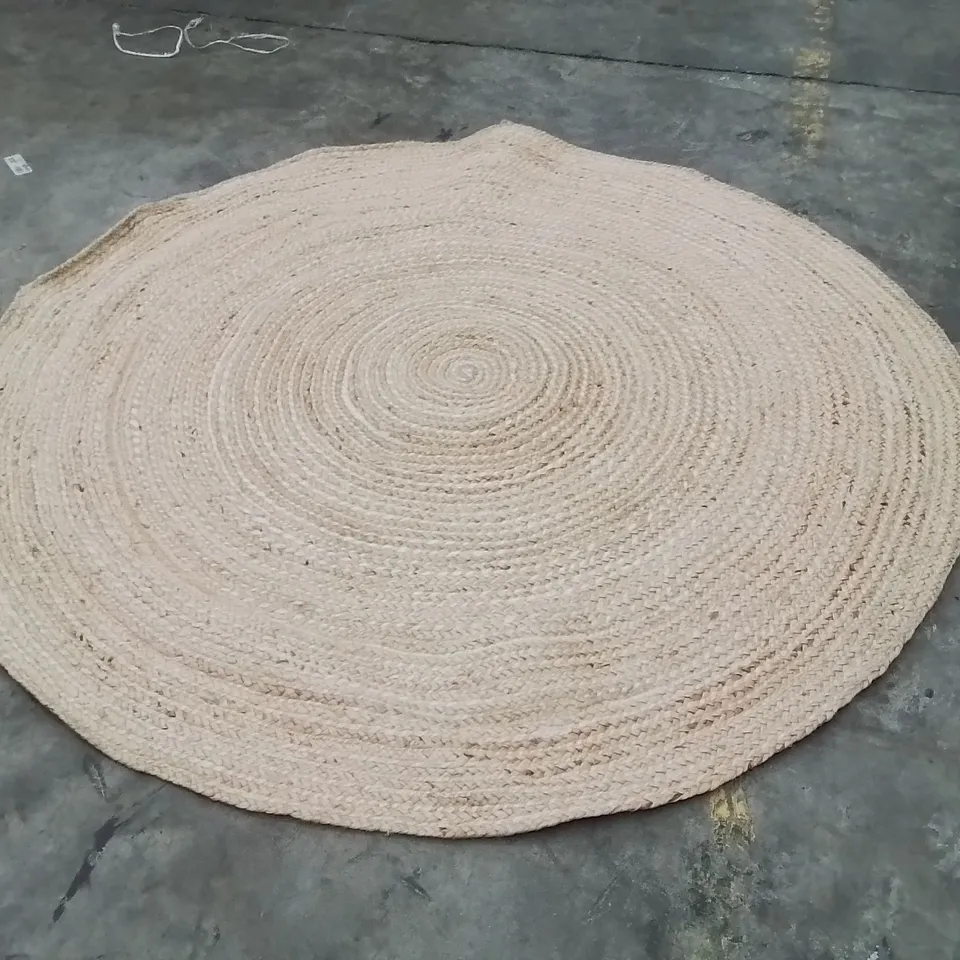 QUALITY DESIGNER AREA RUG - APPROXIMATELY 180X180CM