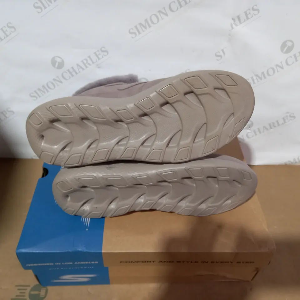 BOXED PAIR OF SKECHERS BOOTS - SIZE 8