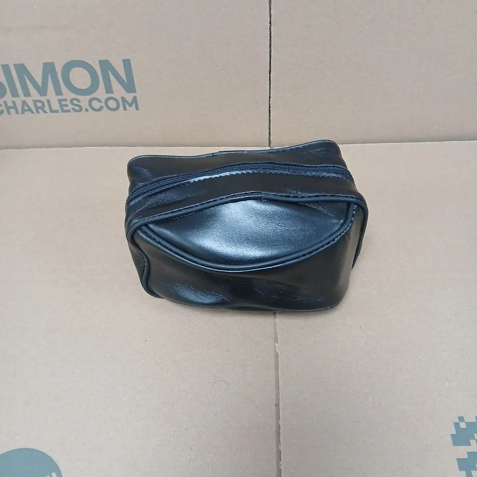 NIPPON AR-4392 35MM FILM CAMERA WITH ATTACHED LENS IN BLACK ZIP UP CASE