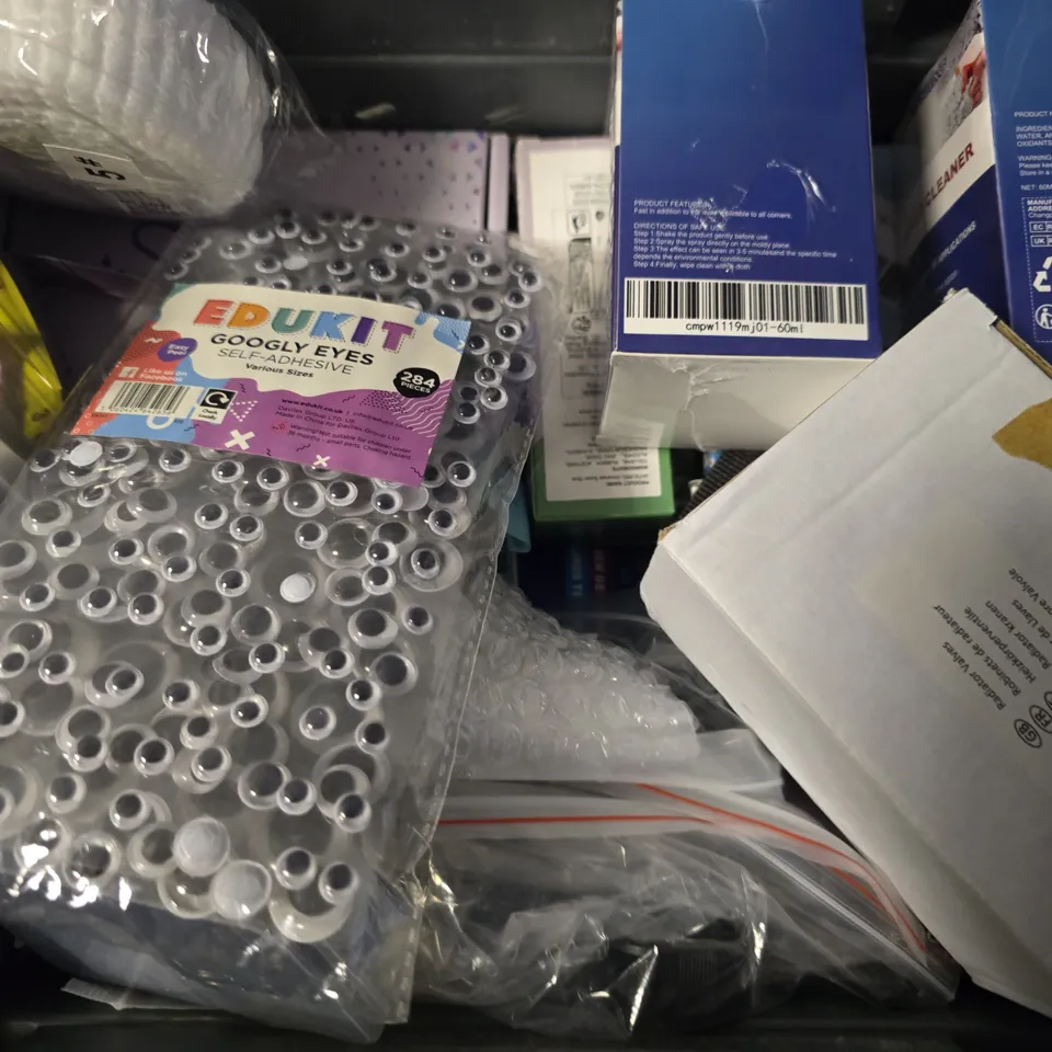 APPROXIMATELY 9 ASSORTED ITEMS TO INCLUDE - TUFF PETS DOG WASTE BAGS , NEXT B KEYCHAIN , LOCAL HAIR SHAVER ETC