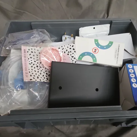 APPROXIMATELY 10 ASSORTED HOUSEHOLD ITEMS TOO INCLUDE CAMERA DETECTOR , PEST REPELLER , ETC