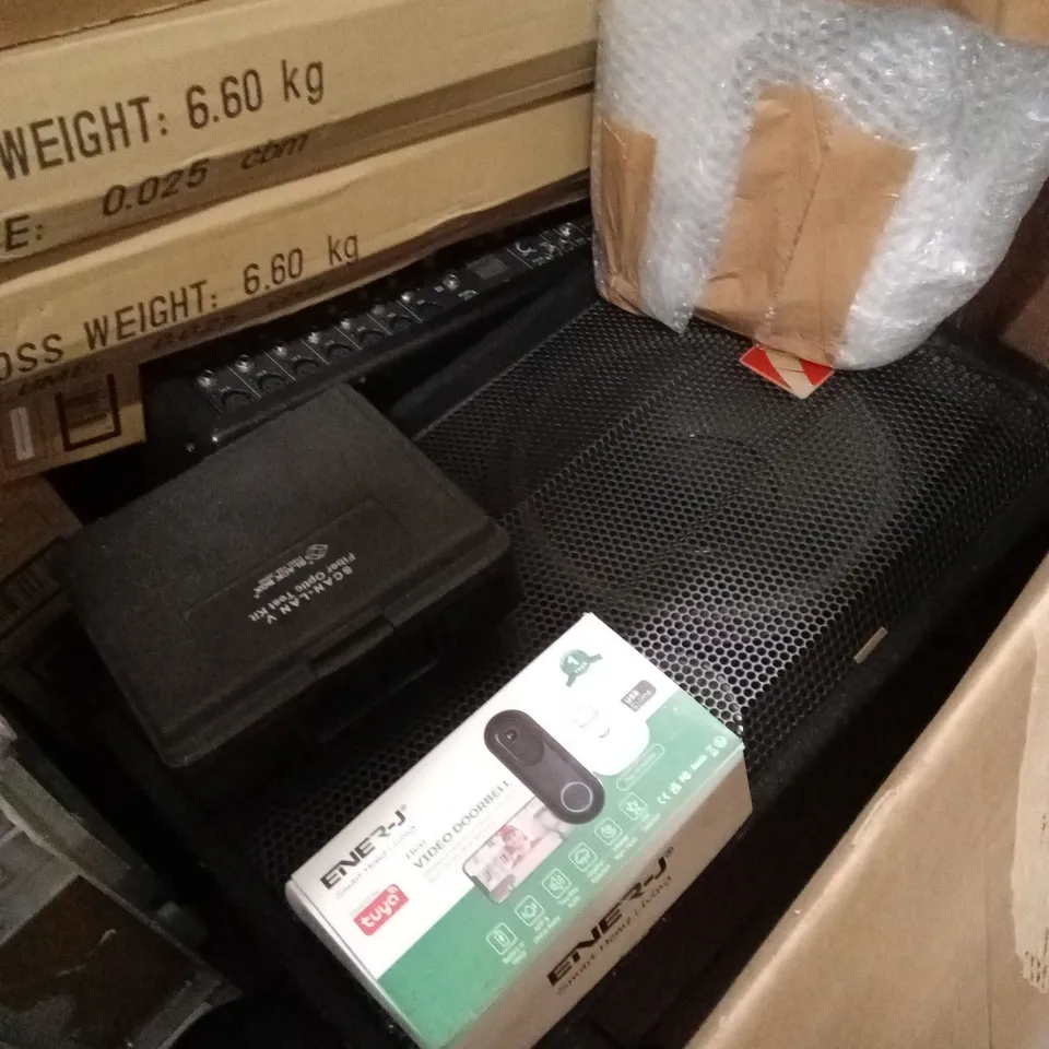PALLET TO CONTAIN A LARGE ASSORTMENT OF TECH PRODUCTS AND OFFICE ITEMS TO INCLUDE; SPEAKERS, AUDIO EQUIPMENT, VIDEO DOORBELL, INK CARTRIDGES ETC