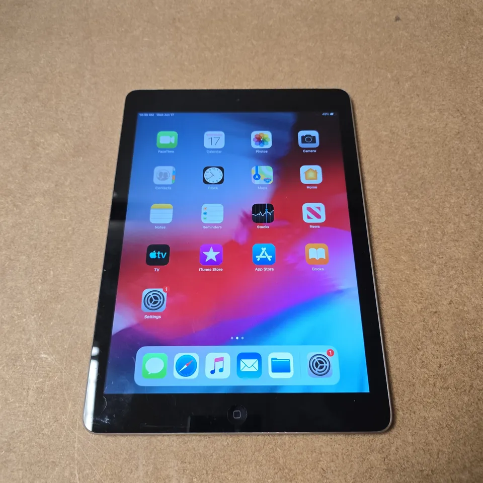 APPLE IPAD AIR TABLET