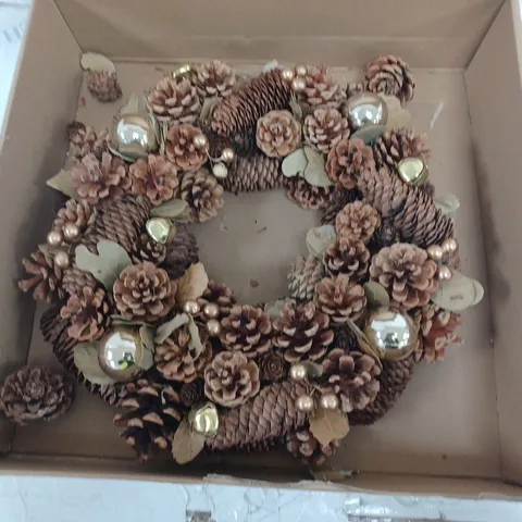 36CM SEASONAL WREATH