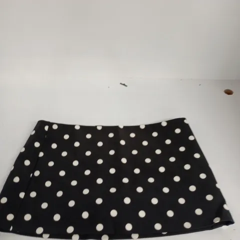 BERSHKA WOMEN'S BLACK POLKA DOT SKIRT – UK SIZE XL
