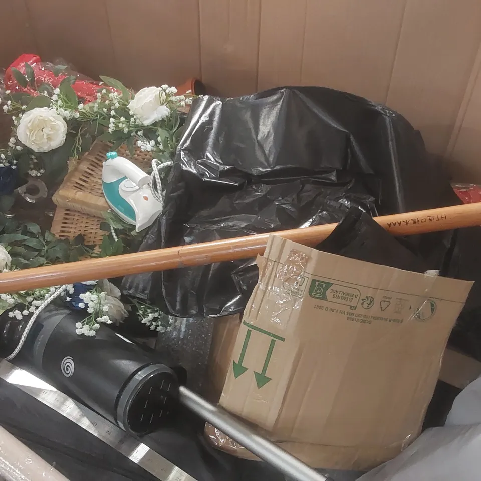 PALLET CONTAINING A VERY LARGE QUANTITY OF ASSORTED CONSUMER PRODUCTS INCLUDING: IRON, VACUUM, ARTIFICIAL FLOWERS, METAL RULER, BATH MAT ECT