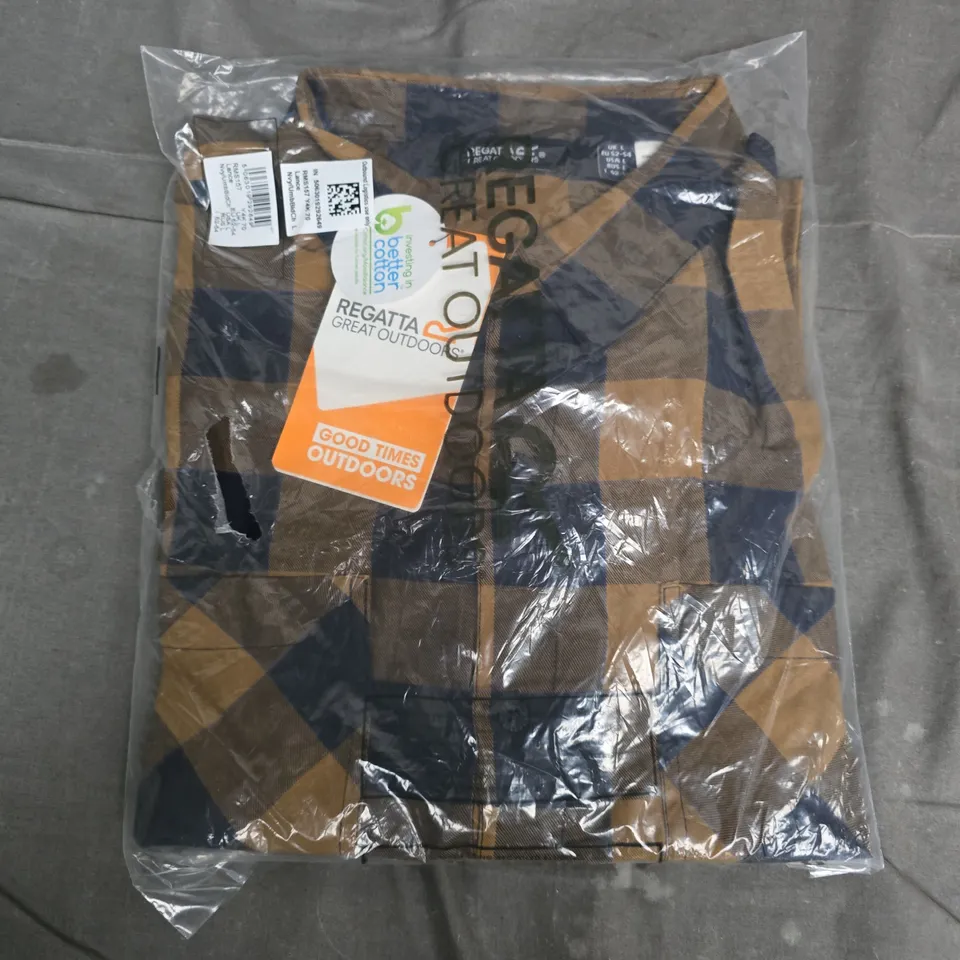 BAGGED REGATTA GREAT OUTDOORS SHIRT – NAVY/BROWN CHECK, UK L (LANCE)