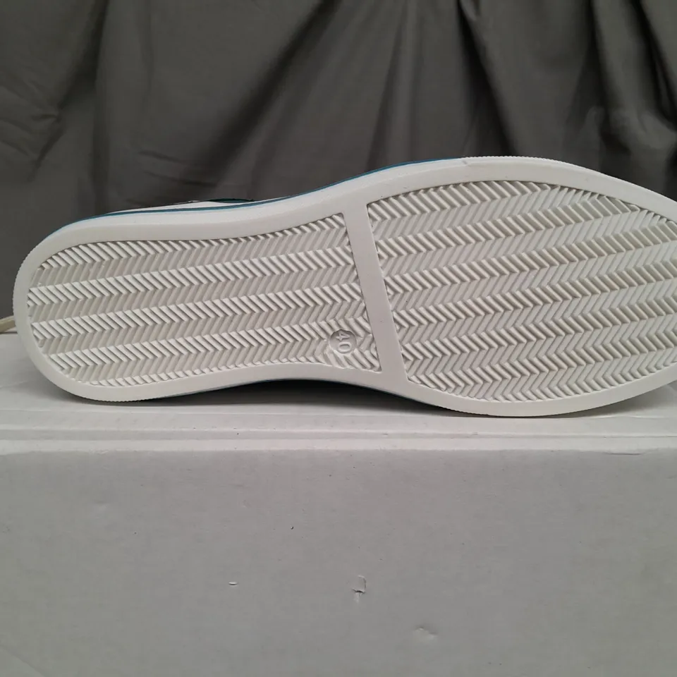 BOXED PAIR OF MODA IN PELLE ASTRIPE TEAL LEATHER TRAINERS - SIZE 7