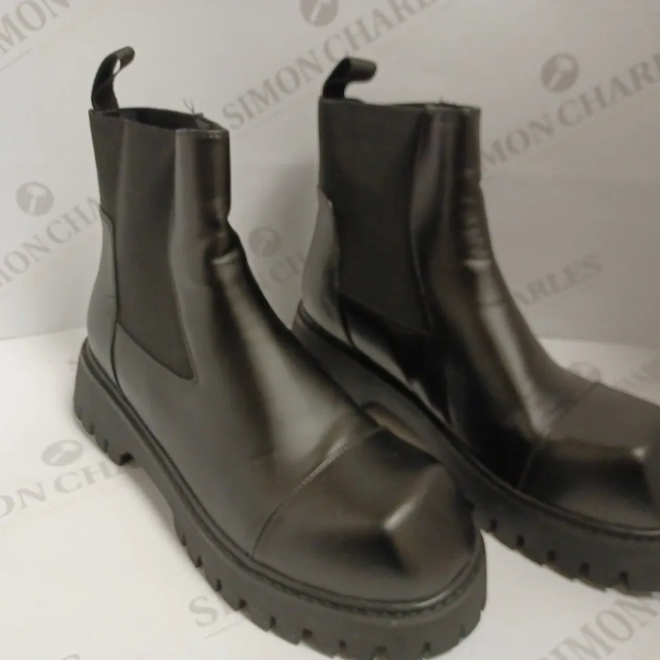 KOI VEGAN GIVER OF FREEDOM MEN'S SQUARE TOE CHELSEA BOOTS - SIZE UNKNOWN