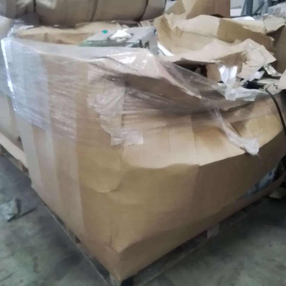 PALLET OF ASSORTED LIGHTS