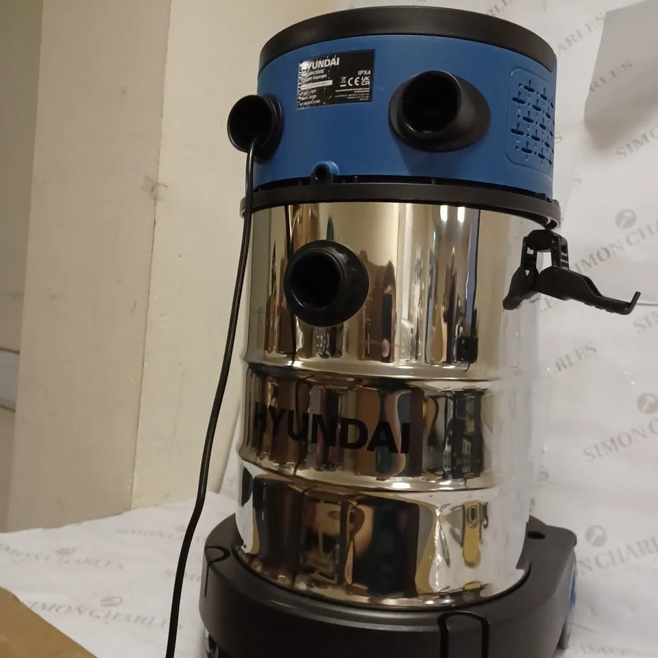 HYUNDAI 1200W WET & DRY VACUUM 2-IN-1 UPHOLSTERY CLEANER