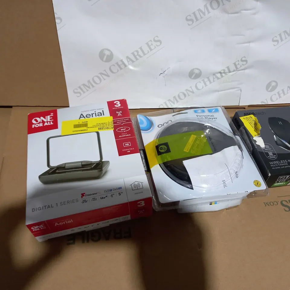 TOTE OF ASSORTED ITEMS TO INCLUDE A HDTV INDOOR AERIAL, A PERSONAL CD PLAYER AND A WIRELESS MOUSE