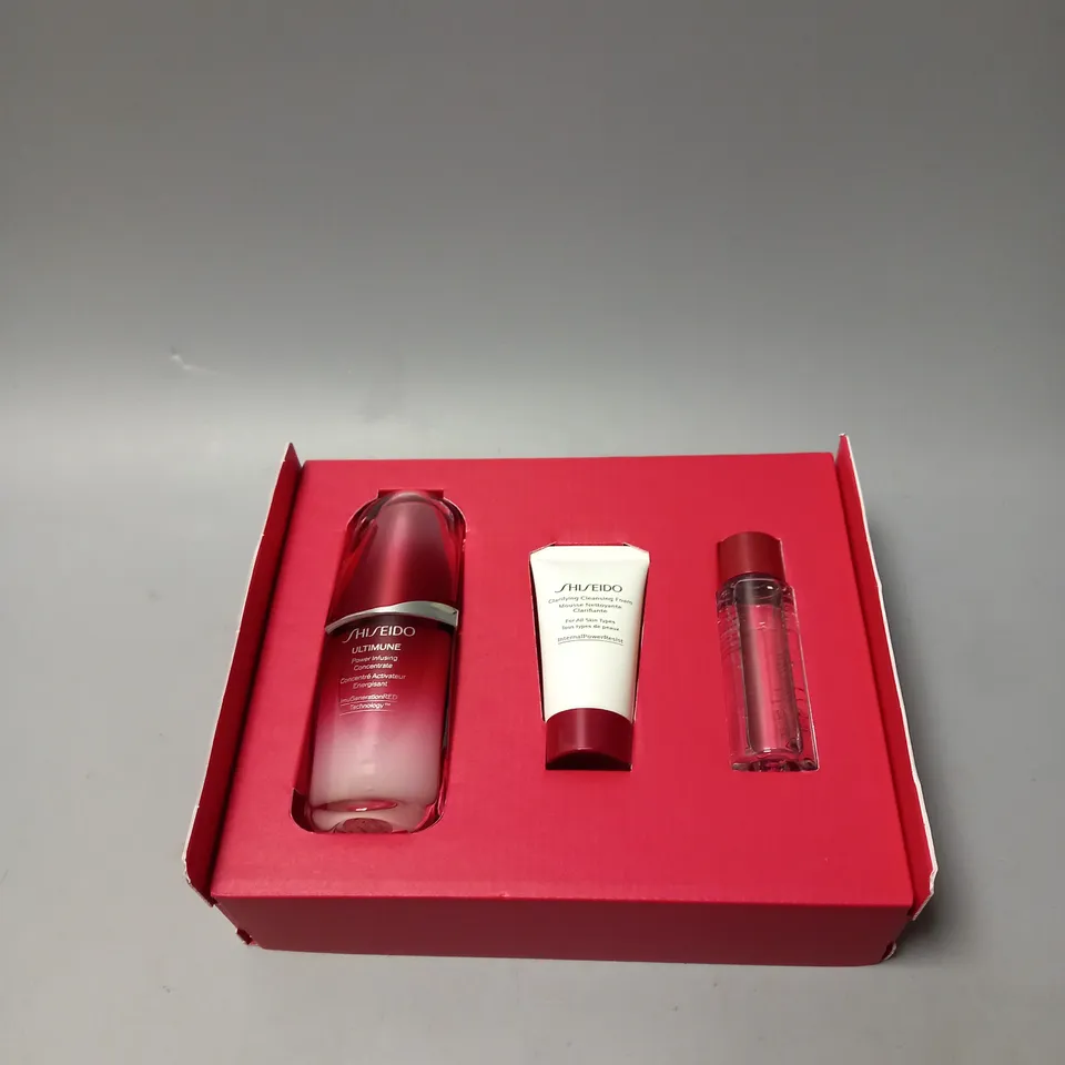 SHISEIDO ULTIMUNE GLOBAL AGE DEFENCE PROGRAM 50ML GIFT SET