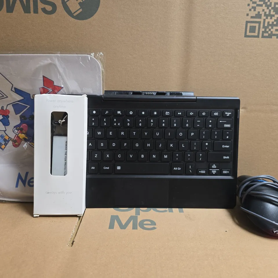 BOX OF APPROXIMATELY 15 ASSORTED ELECTRICAL ITEMS TO INCLUDE COMPUTER MICE, KEYBOARDS, POWER BANKS, ETC