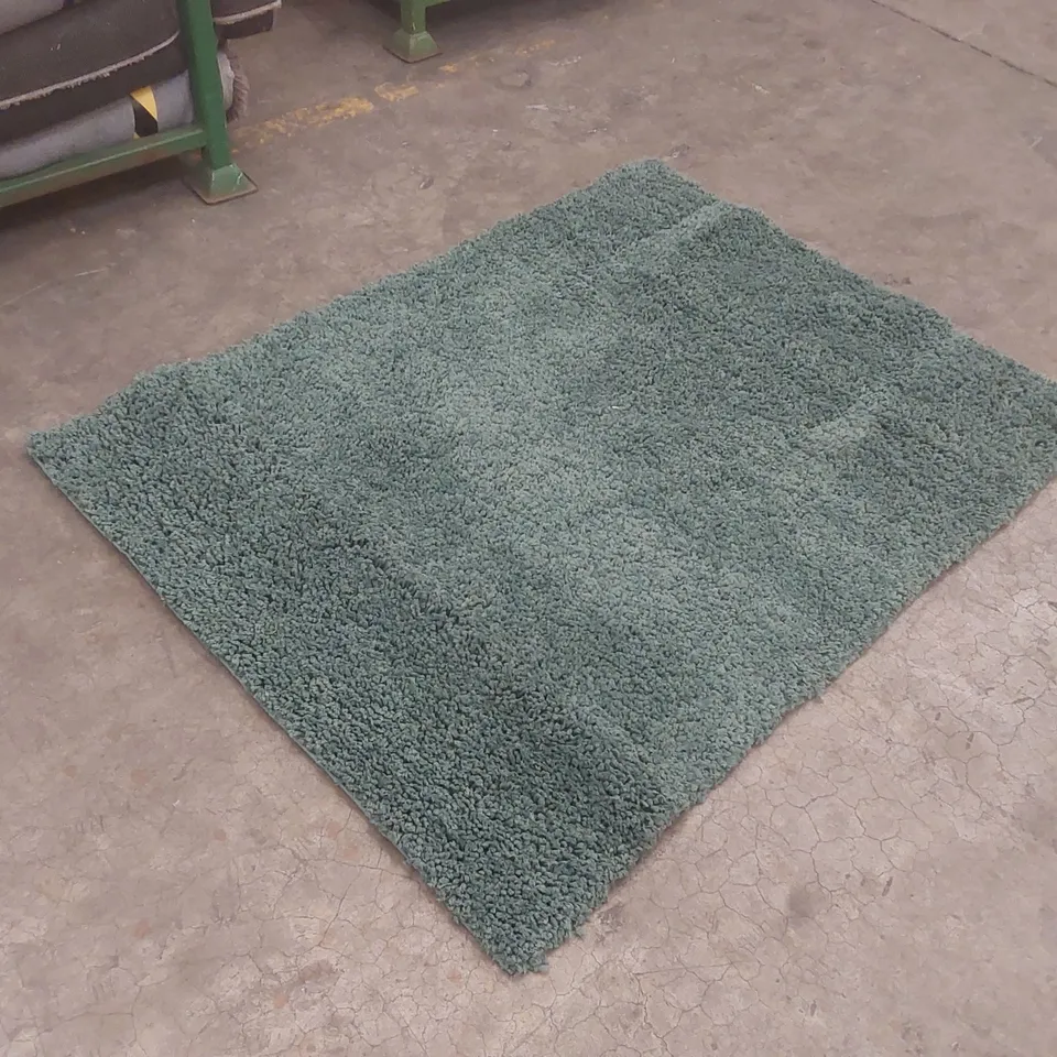 GREEN SHAG RUG – SQUARE FLOOR MAT APPROXIMATELY 155 X 120CM