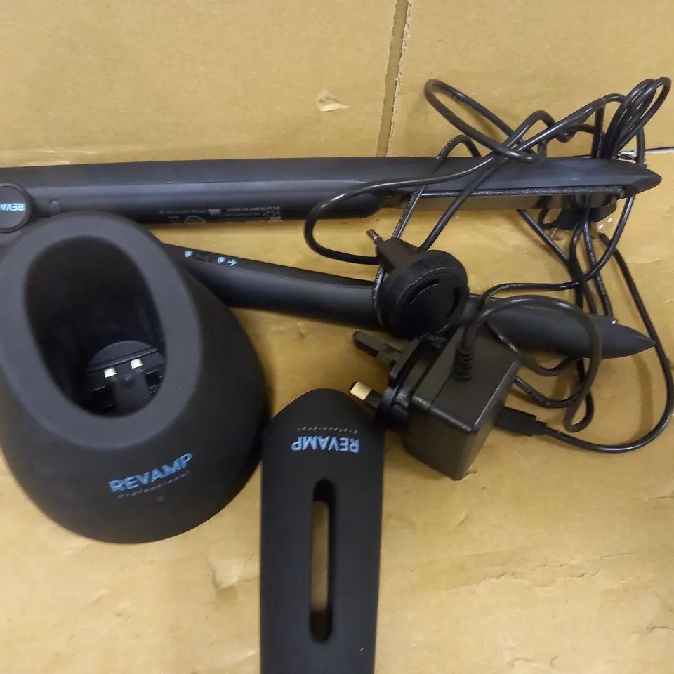 REVAMP PROGLOSS LIBERATE CORDLESS CERAMIC HAIR STRAIGHTENER