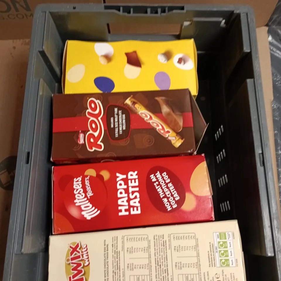 ASSORTMENT OF 4 MEDIUM SIZED EASTER EGGS (ROLO, TWIX ETC)