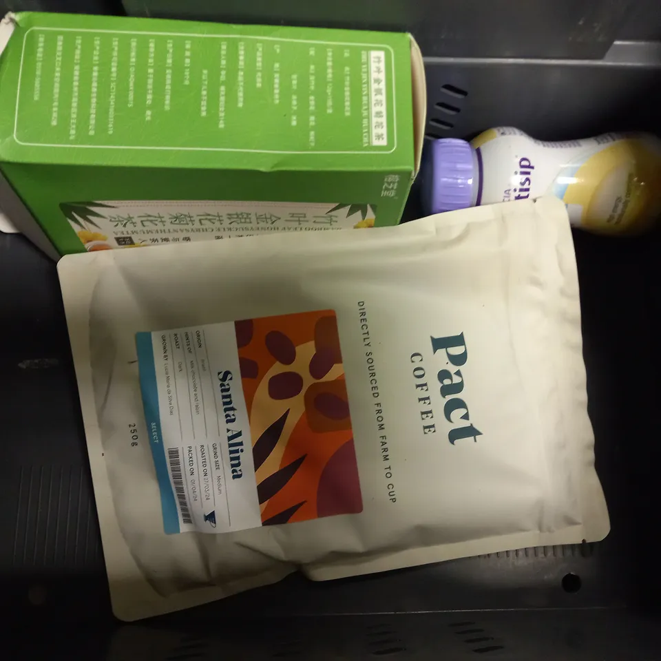 TOTE OF APPROX 8 ASSORTED FOOD ITEMS TO INCLUDE - MYVITAIMINS MACA , NUTRICIA FORTISIP , GREENS COMPLEX ETC
