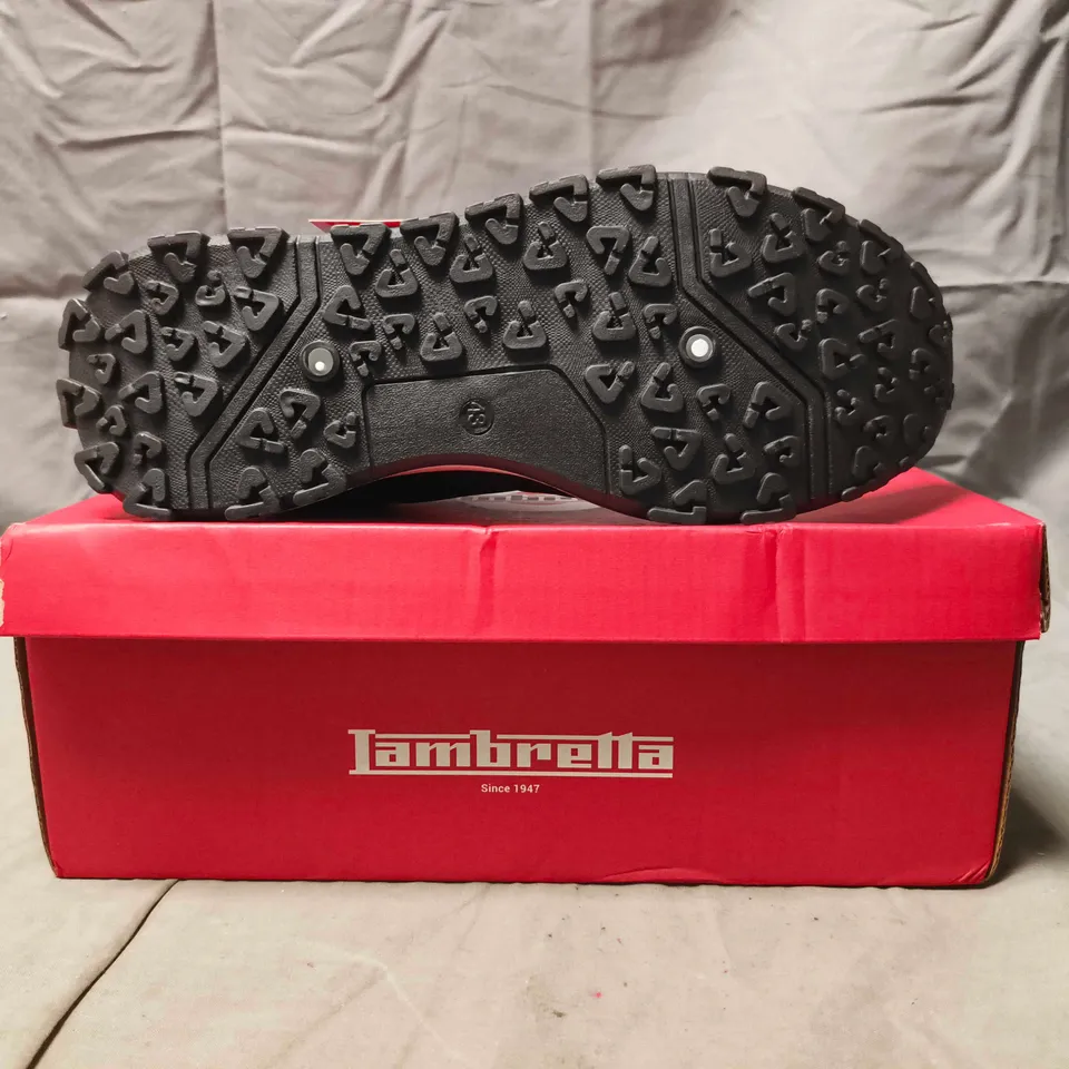 BOXED PAIR OF JAMBRELLA TRAINERS IN CHARCOAL SIZE UK 9