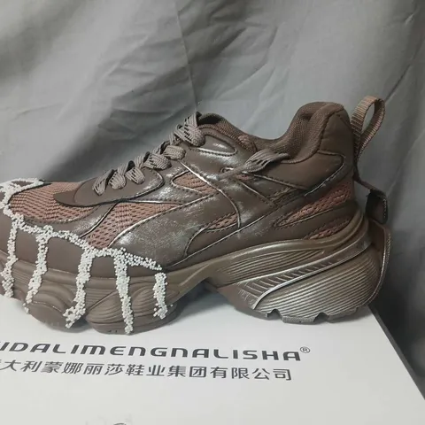 KOI BROWN MESH RUNNER SNEAKERS –