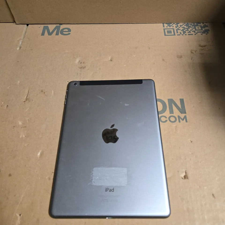 APPLE IPAD – SPACE GREY TABLET - POWERS ON 