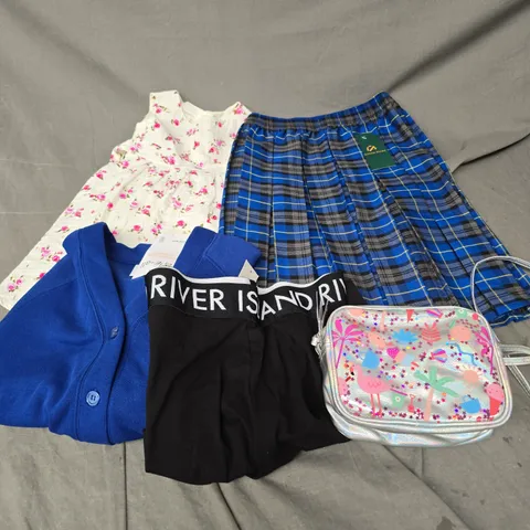 BOX OF APPROXIMATELY 30 ASSORTED KIDS CLOTHING ITEMS TO INCUDE - DRESS, BAG, SKIRT, ETC
